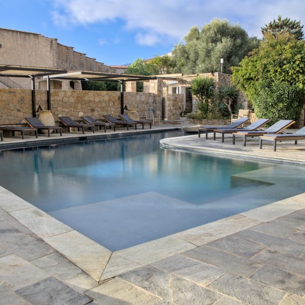 https://my.matterport.com/show/?m=aUa2LW2tq2i